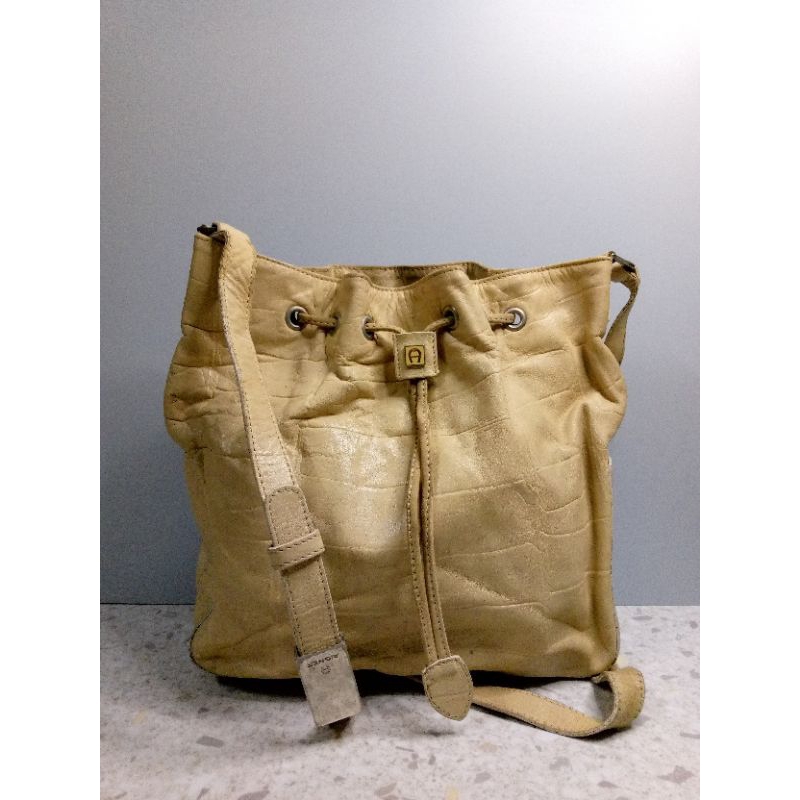 PL AignerBucket Bag