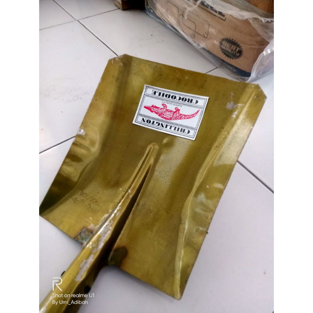 SEKOP PASIR BUAYA / SEKOP PASIR MEREK CROCODILE BERKUALITAS MODEL PETAK RATA