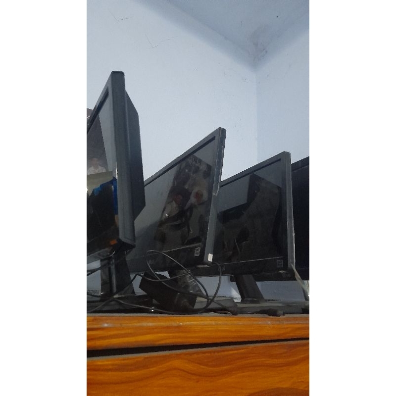 MONITOR LG 16M37A BEKAS NORMAL JAYA
