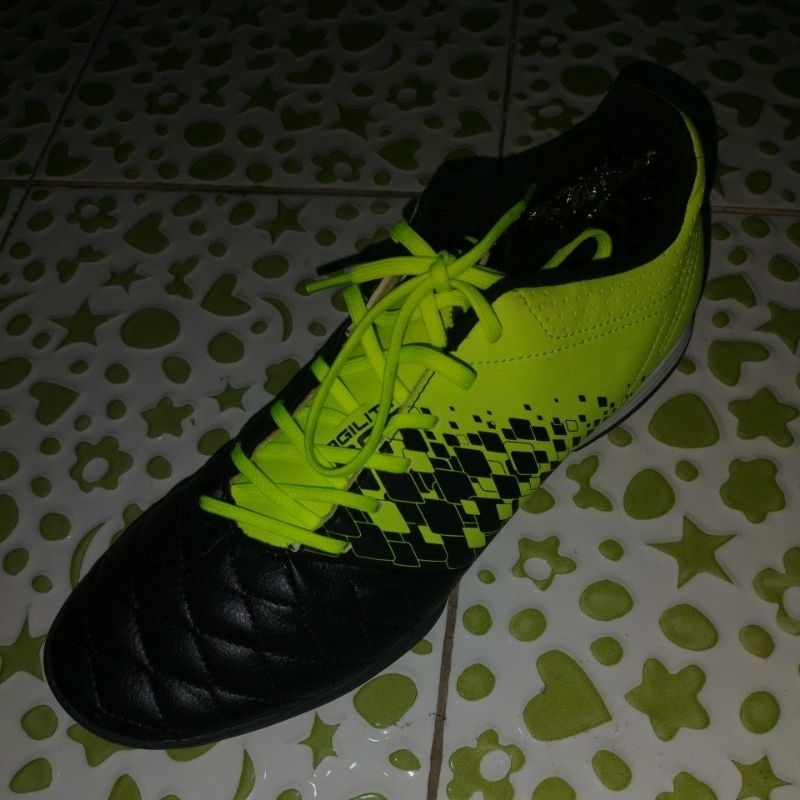 sepatu futsal turf kipsta agility 500 decathlon