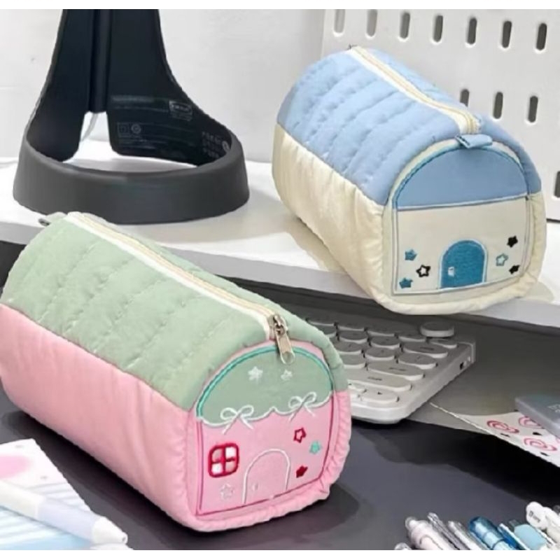 

Mi Casa Pouch Coquette Tempat Pensil Pita Bentuk Rumah