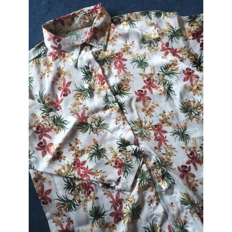 KEMEJA PANTAI MOTIF DAUN WANITA PUTIH SILK