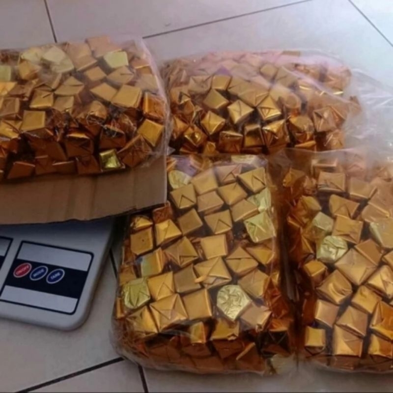 

Promo coklat piramid Silverqueen mix 500gr isi 65pcs