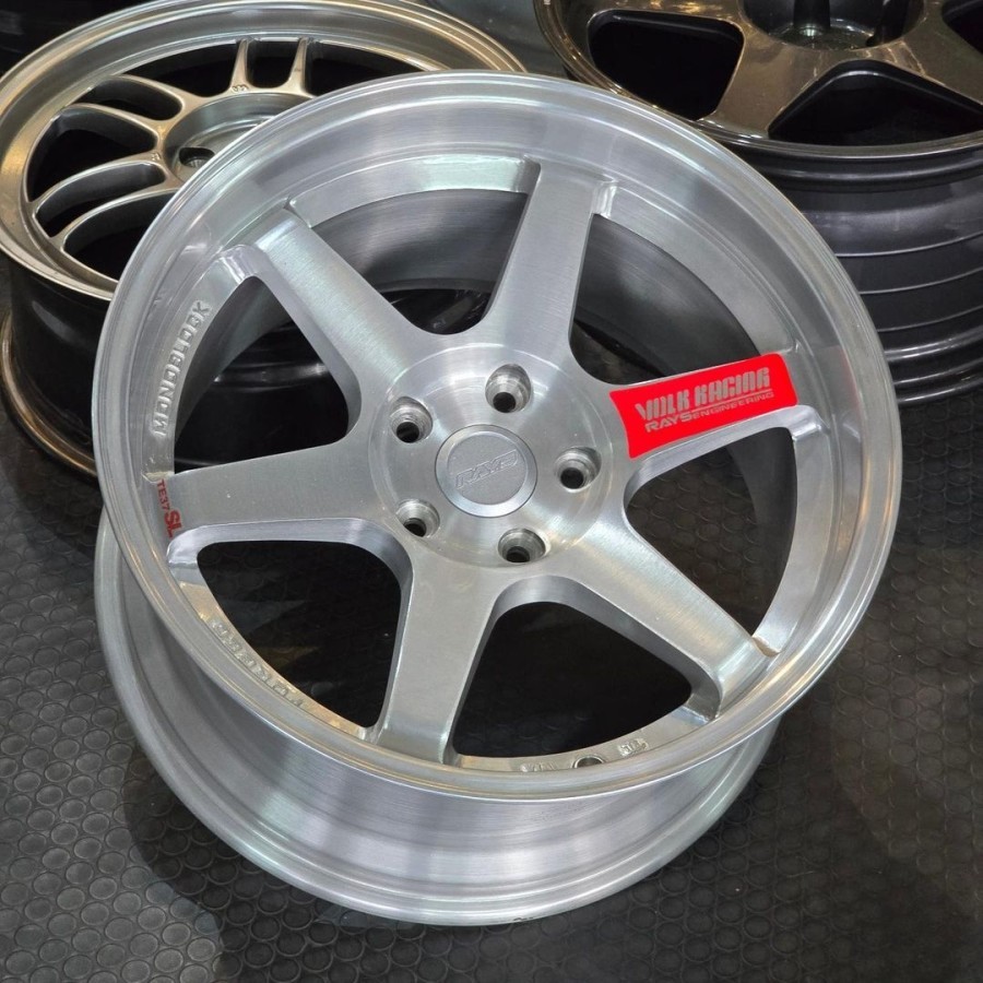 velg racing 18 lebar 9,5 TE37 SL R18 Innova Reborn Venturer Zenix a