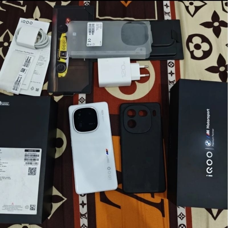 Iqoo 12 16/512 Second Garansi Resmi Indonesia