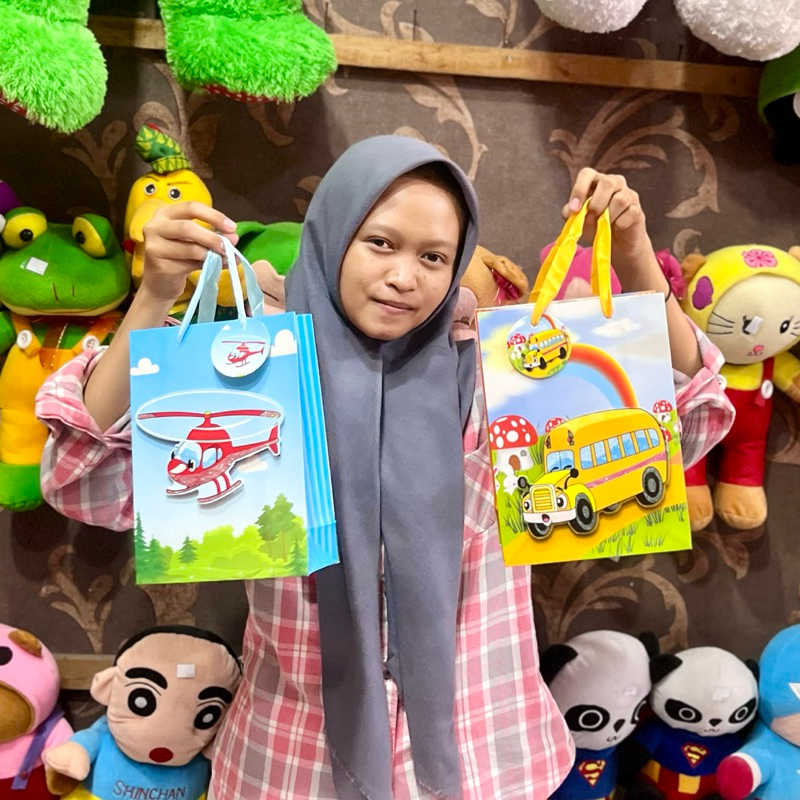 

Paper Bag premium tayo pesawat bus gambar 3D Bingkisan Kado ukuran sedang paperbag tote bag goodiebag one house party