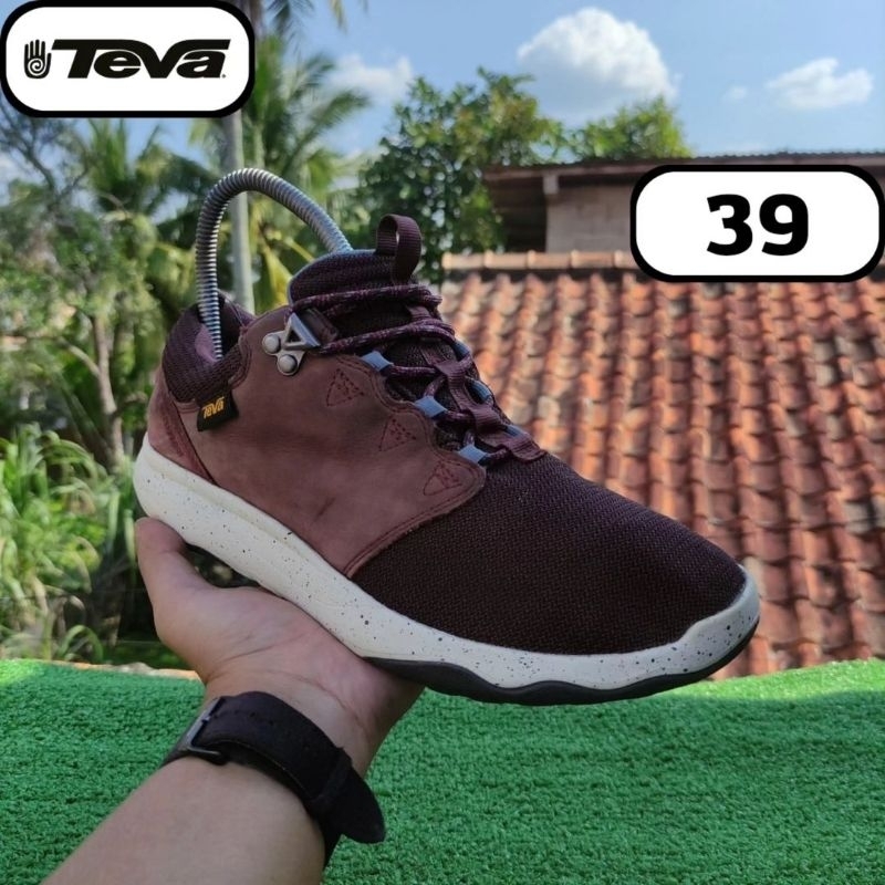 sepatu casual outdoor Teva Arrowood 39 fit 40