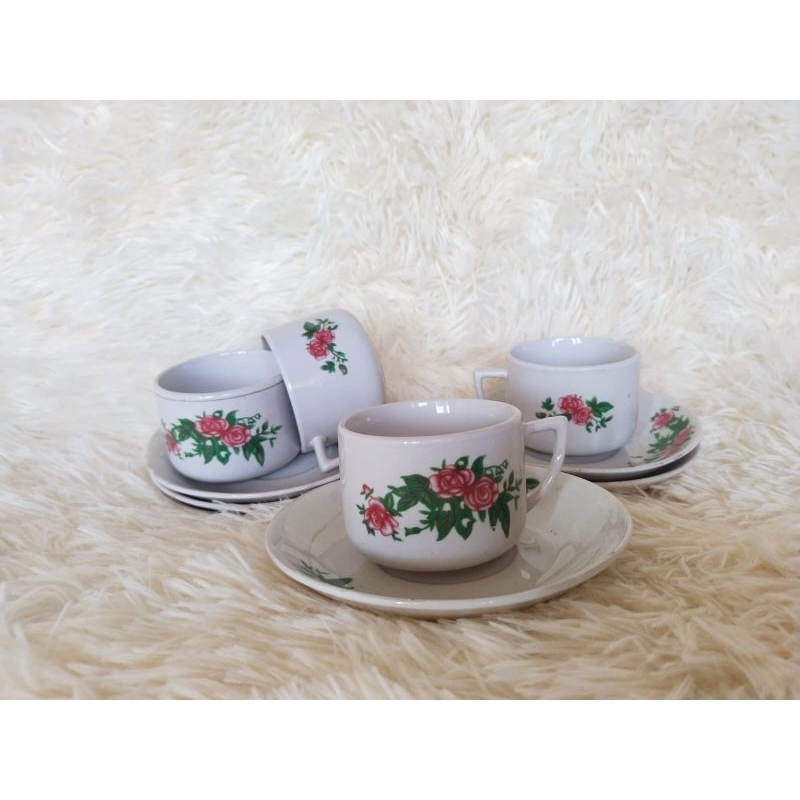 cangkir kopi keramik lawas, jadul, kuno