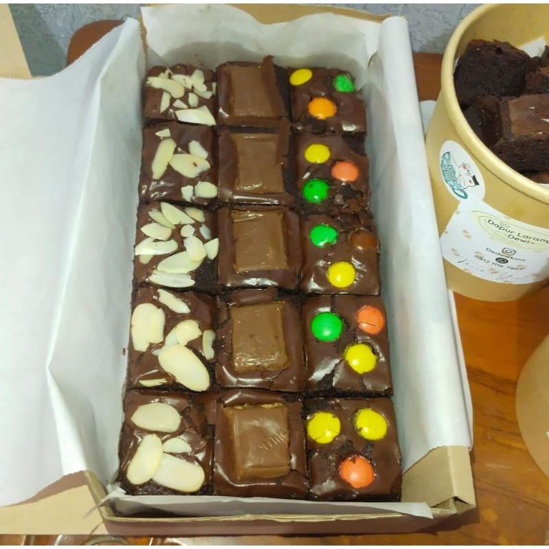 

Fudgy Brownies Shinycrust 20x10