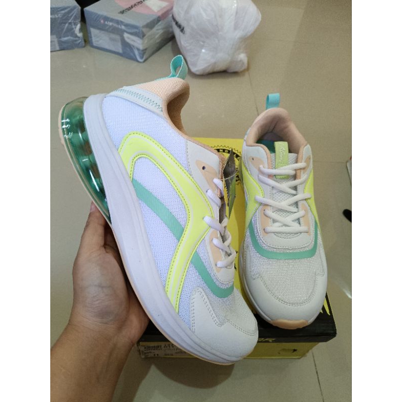 43 payless big sale LA Gear vistech white