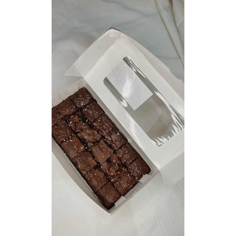 

Classic Fudgy Brownies Dark Choco size 20x10