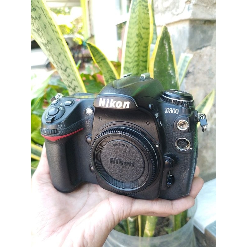 Nikon d300 body only