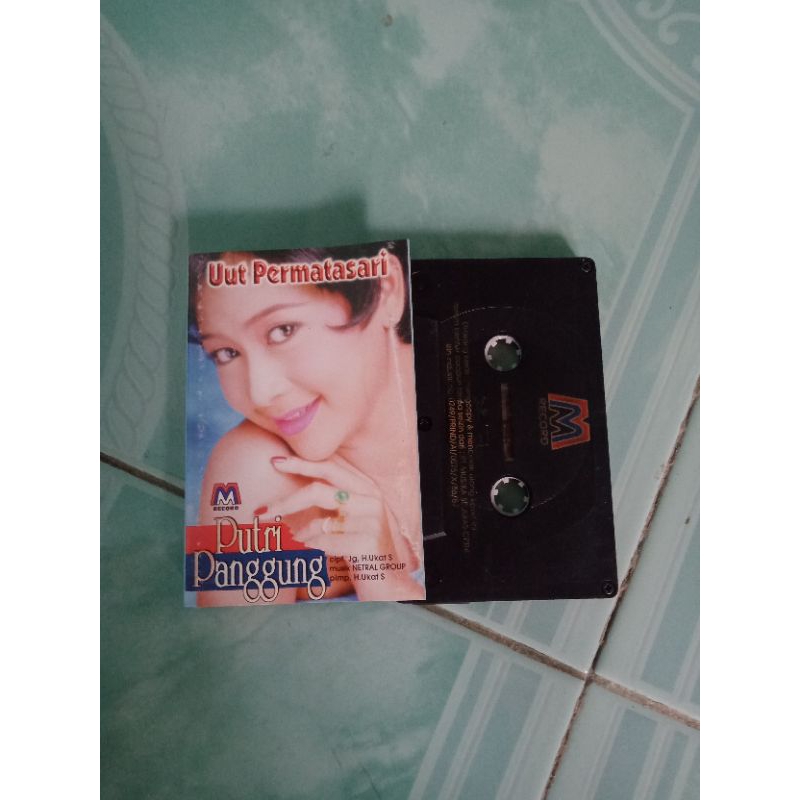 Kaset Uut Permatasari putri panggung