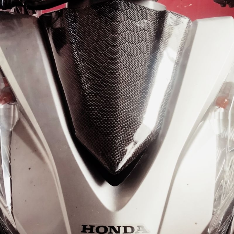 cover front dasi buta karbon kevlar honeycom  beat deluxe atau beat street 2020up