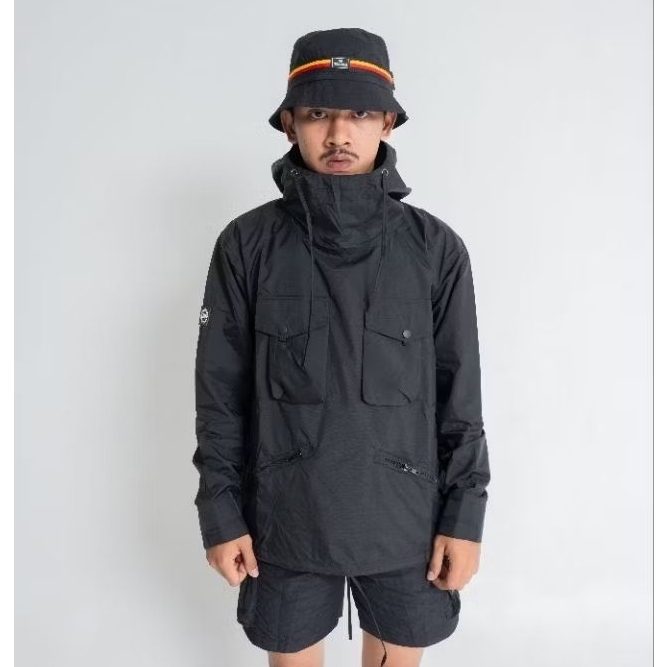 TROUBLEMAKER ANORAK JACKET - SMOK QSSAM BLACK - OUTWEAR