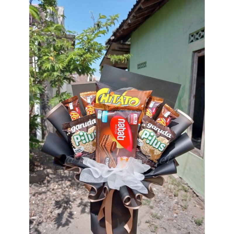 

BUCKET SNACK WISUDA SEMPRO ULANGTAHUN / BUKET SNACK WISUDA SEMPRO ULANGTAHUN / BUKET SNACK / BUCKET SNACK / BUCKET COKLAT / BUKET SERBA HITAM / BUCKET COKLAT BONEKA / BUCKET JOGJA SOLO KLATEN