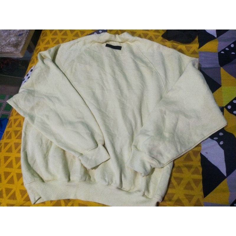 crewneck ESsentials cn / Ld 120/size m besar