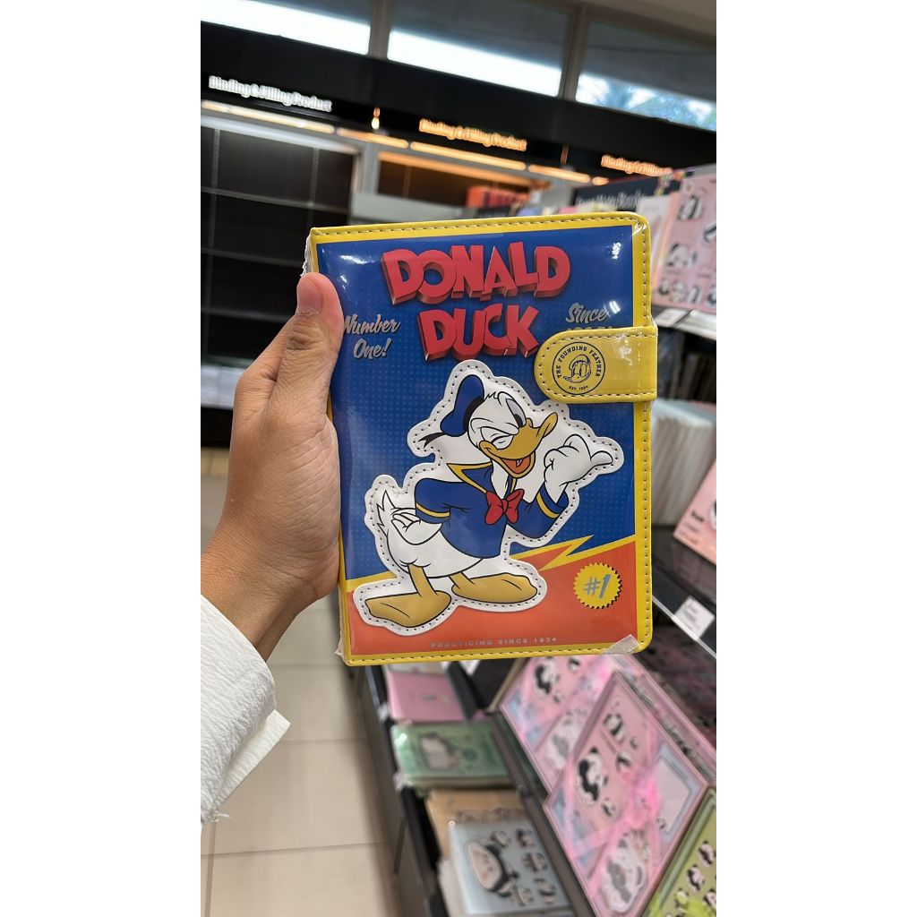 

Gramedia - KAKO DONALD DUCK NOTEBOOK 3D MAGNETIC CLAPS A5 DSNR02063