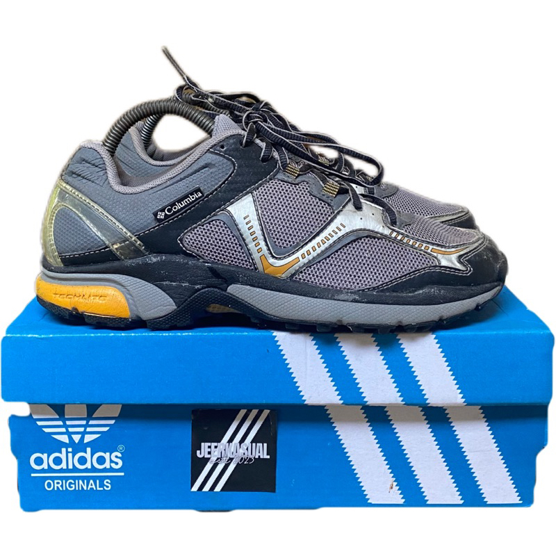 Sepatu outdoor columbia techlite