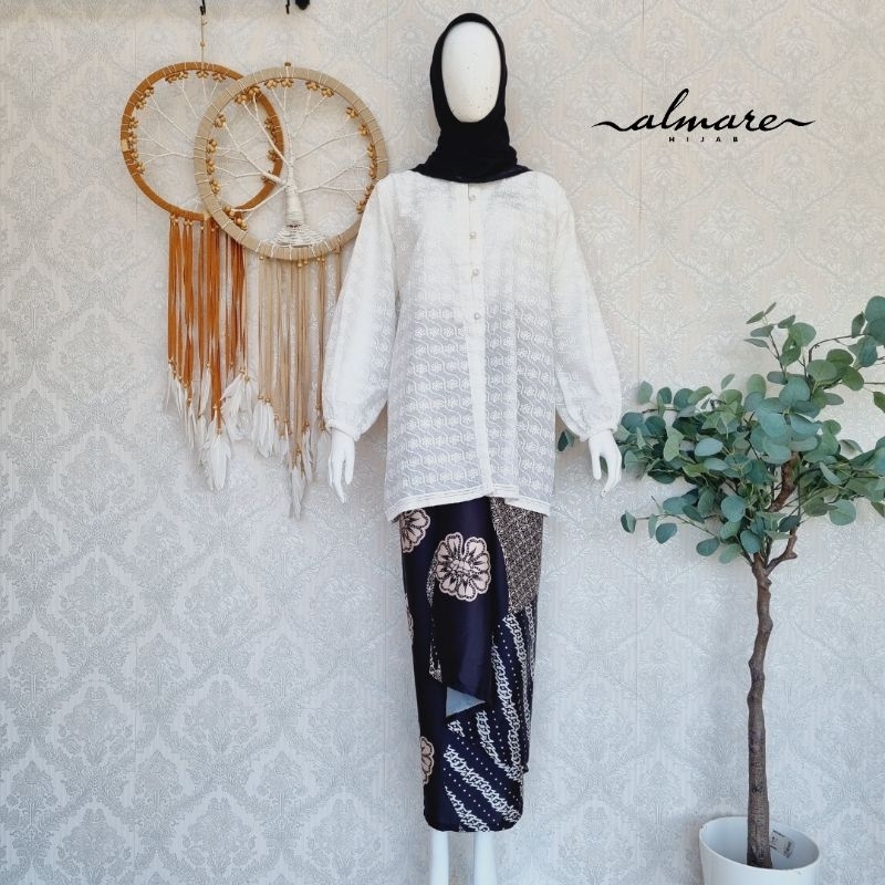 Kebaya Bordir Rok Hitam