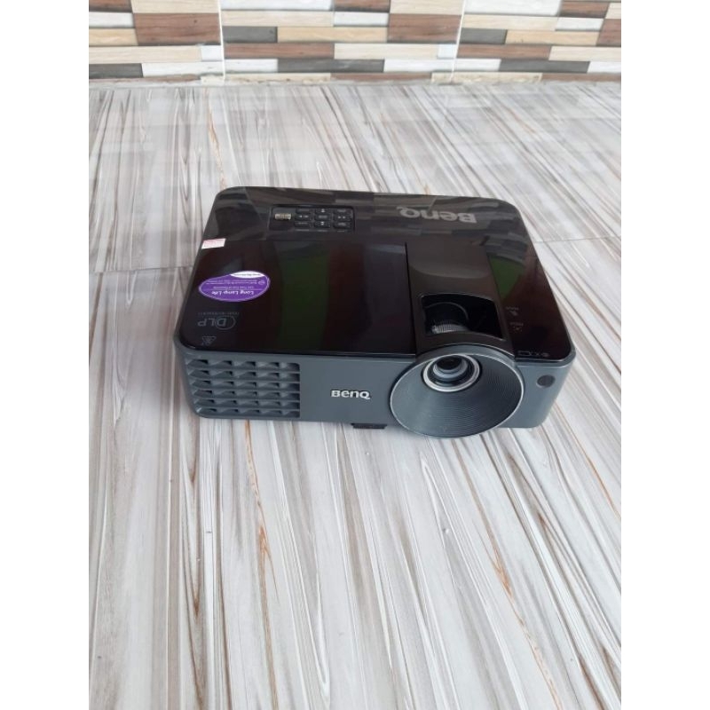 Proyektor benq MP 515