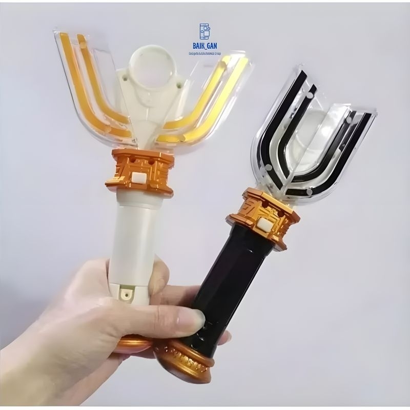 Mainan Ultraman Tiga Alat berubah DX Ultra Tiga Spark