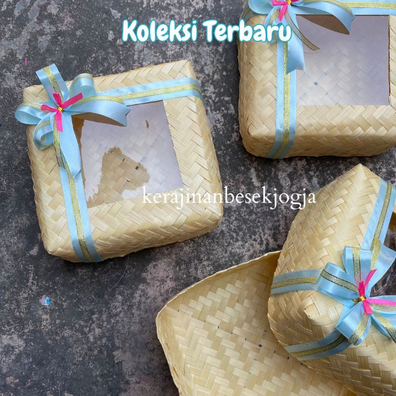 

SEPASANG BESEK 22 x 22 x 8 CM MIKA PITA NATURAL