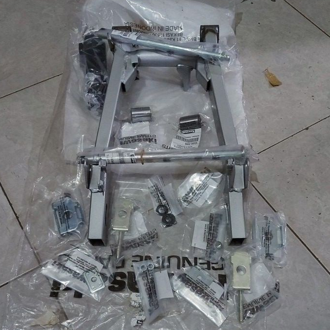 SWING ARM KAWASAKI KAZE ORIGINAL BARU SET PNP HONDA CB BEGEL PANJANG AREM KAZE ORIGINAL PNP CB PNP G