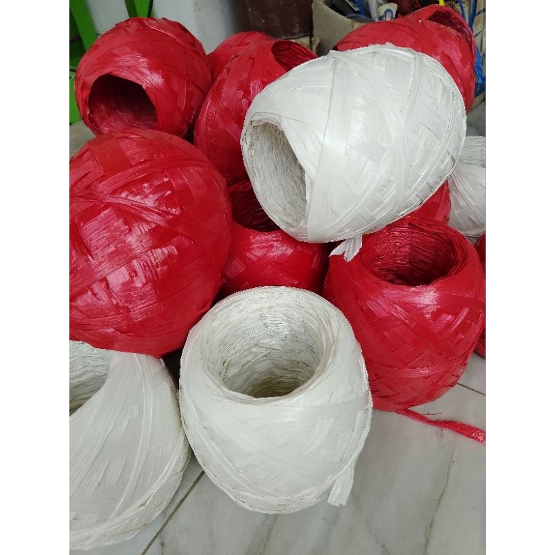 

tali rafia merah dan putih