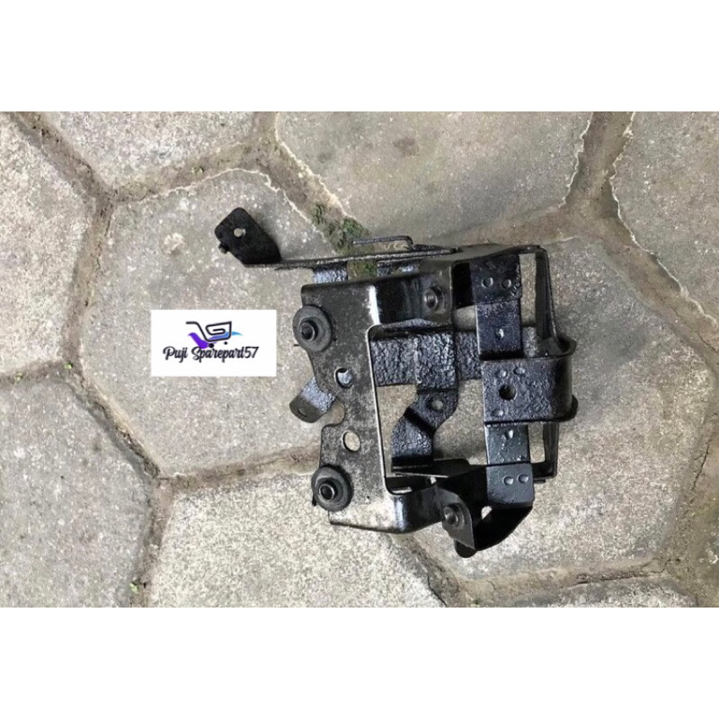Breket Panel Dudukan Pangkon Aki Honda Vario Lama Karbu 110 / ORIGINAL