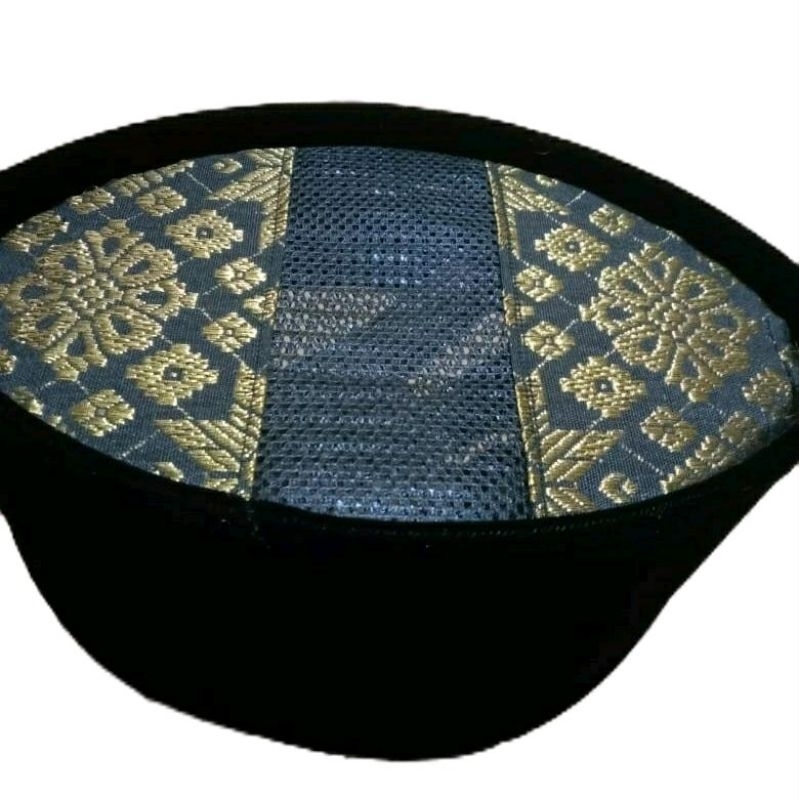 Peci Bludru Hitam Ac Samping Motif Atas Kain Songket Emas