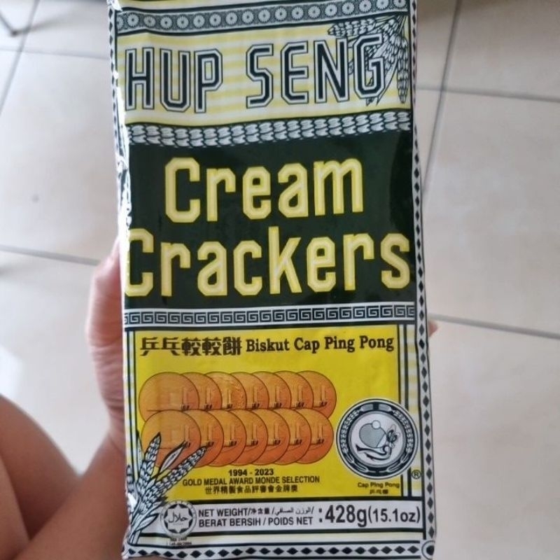 

cream crackers