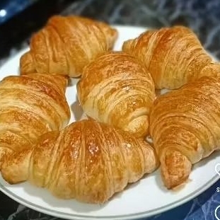 

Croissant butter fresh per box 10 pcs original