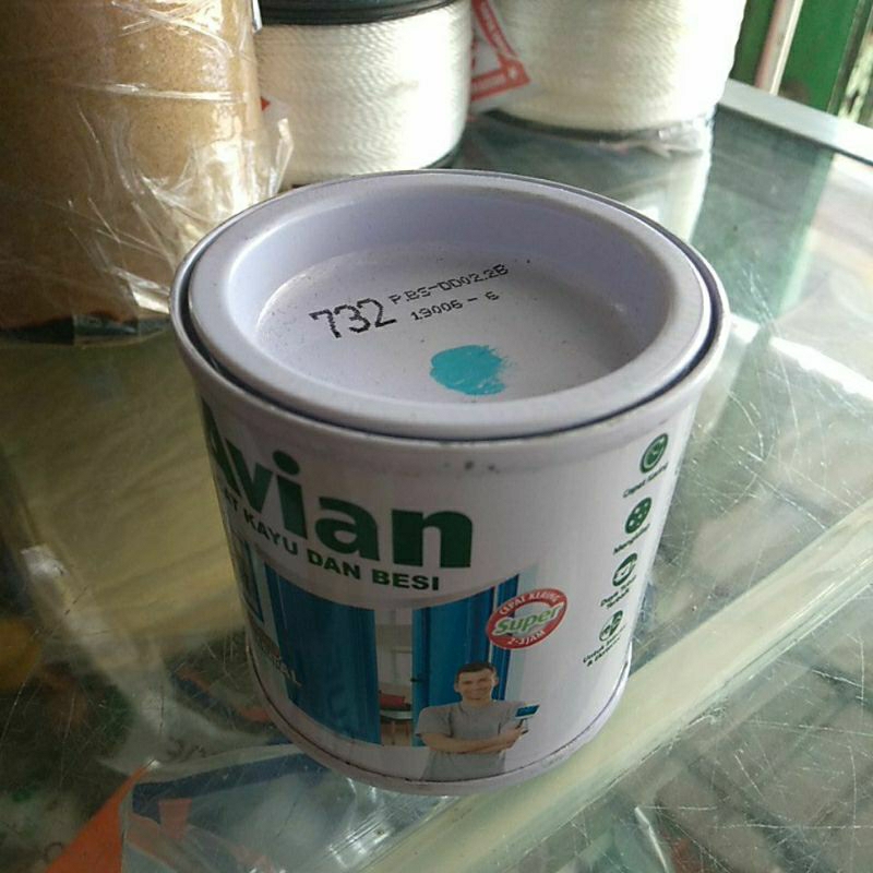 Cat Avian Kayu & Besi Biru Muda