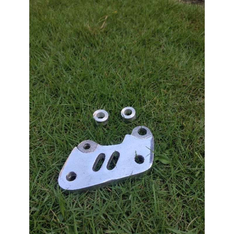 BRAKET KALIPER NISSIN SAMURAI 2 PISTON PNP SUPRA X  SUPRA 125 KHARISMA PIRINGAN 300MM
