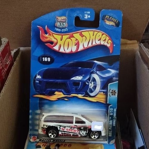 Hot Wheels Dodge Caravan diecast Roll Patrol Highway