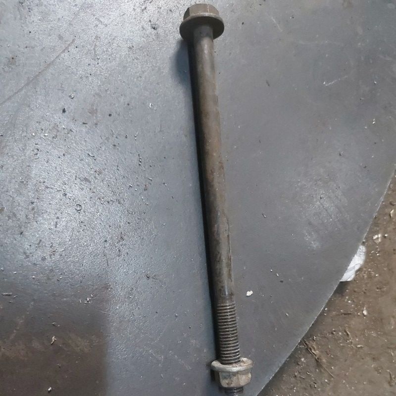 Baut M10x180 Baja 8.8 Flange Pitch 1.5