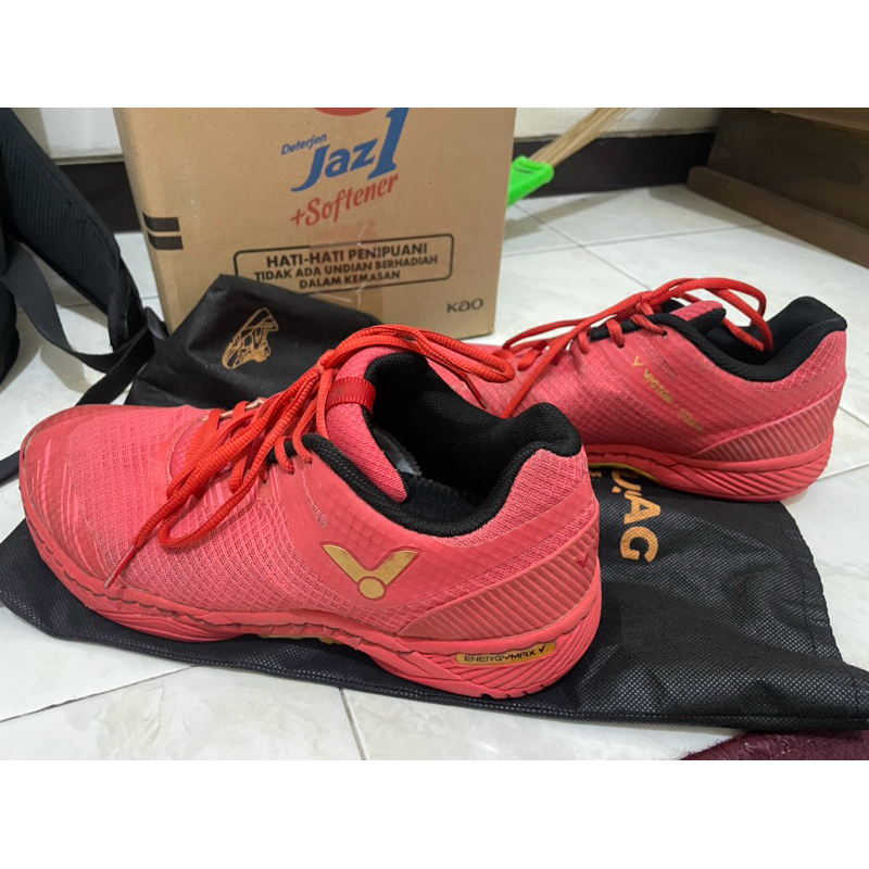 sepatu badminton victor s82