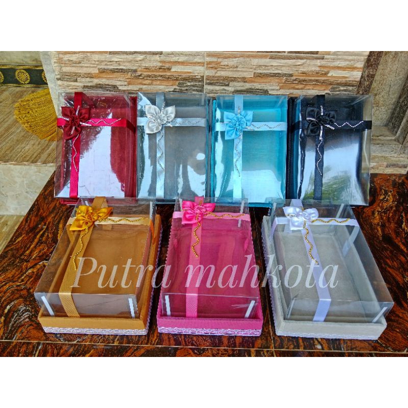 

Box / Kotak Parcel Seserahan Hantaran Pernikahan Tutup Mika Ukuran 28x19x10,5cm