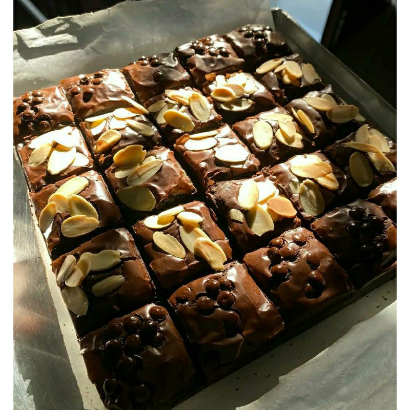 

FUDGY BROWNIES 20x10 (15 potong) by Planet Food Lamandau