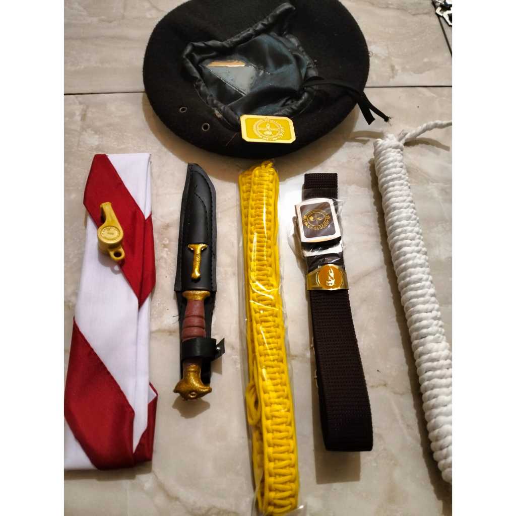 setelan alat satu set pramuka penegak