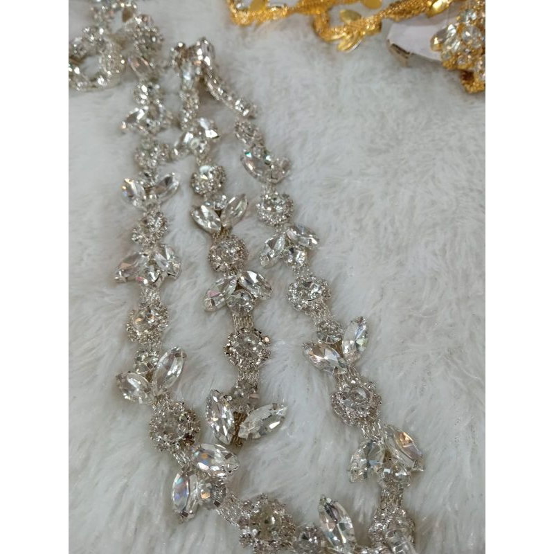 Payet rangkai Rhine stone kristal berkilau saat kena sinar lampu/Swarovski Rangkai