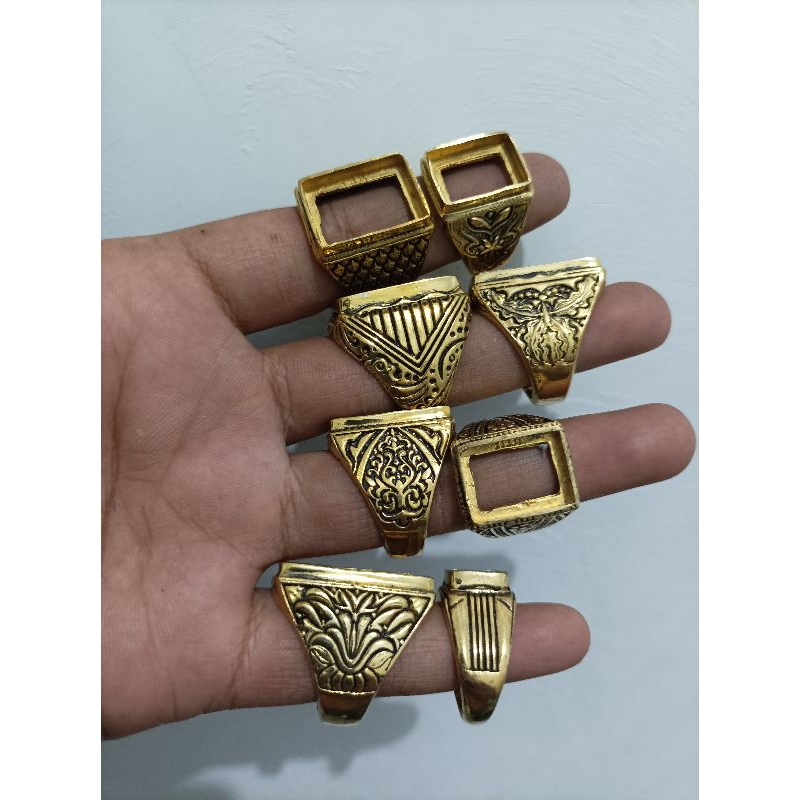 RK Emban cincin kuningan sari kotak