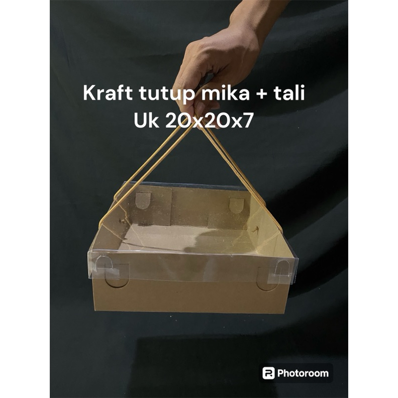 

Box Kraft tutup mika + tali uk 20x20x7 untuk kemasan nasi/kue