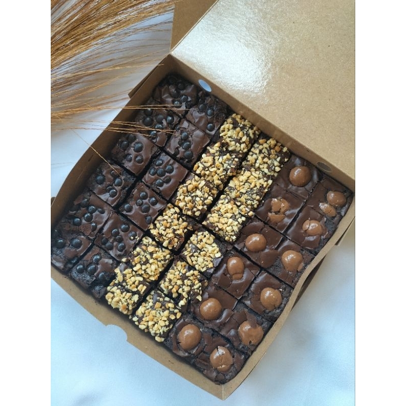 

Fudgy Brownies Azman Cake Size 20 x 20 cm