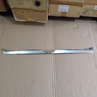 List chrome trunklid bagasi Calya Sigra original
