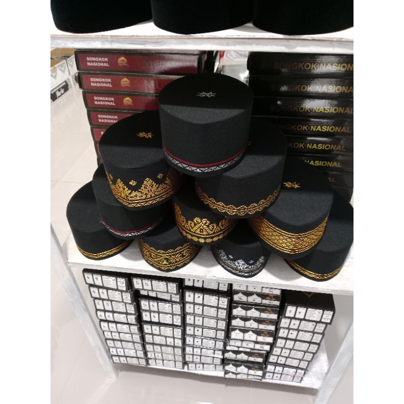 Peci songket benang emas