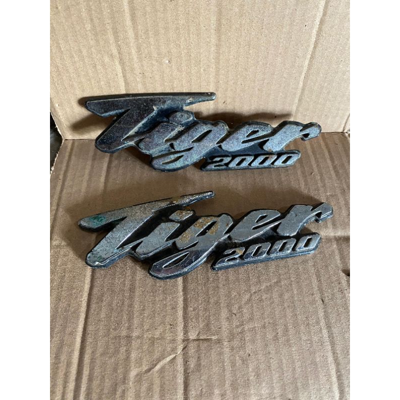 Emblem tank tiger lama.