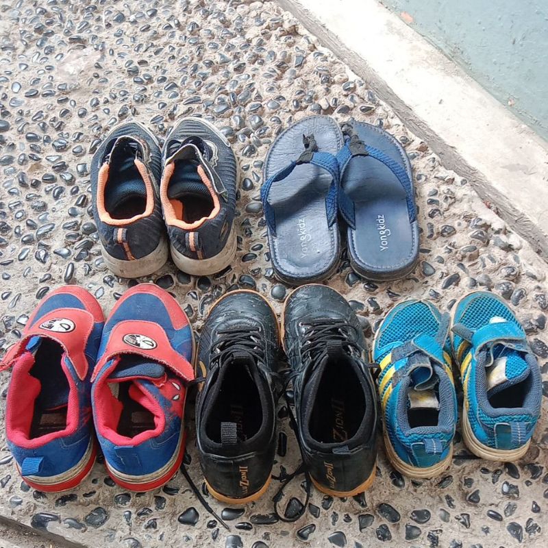 sepatu preloved skechers