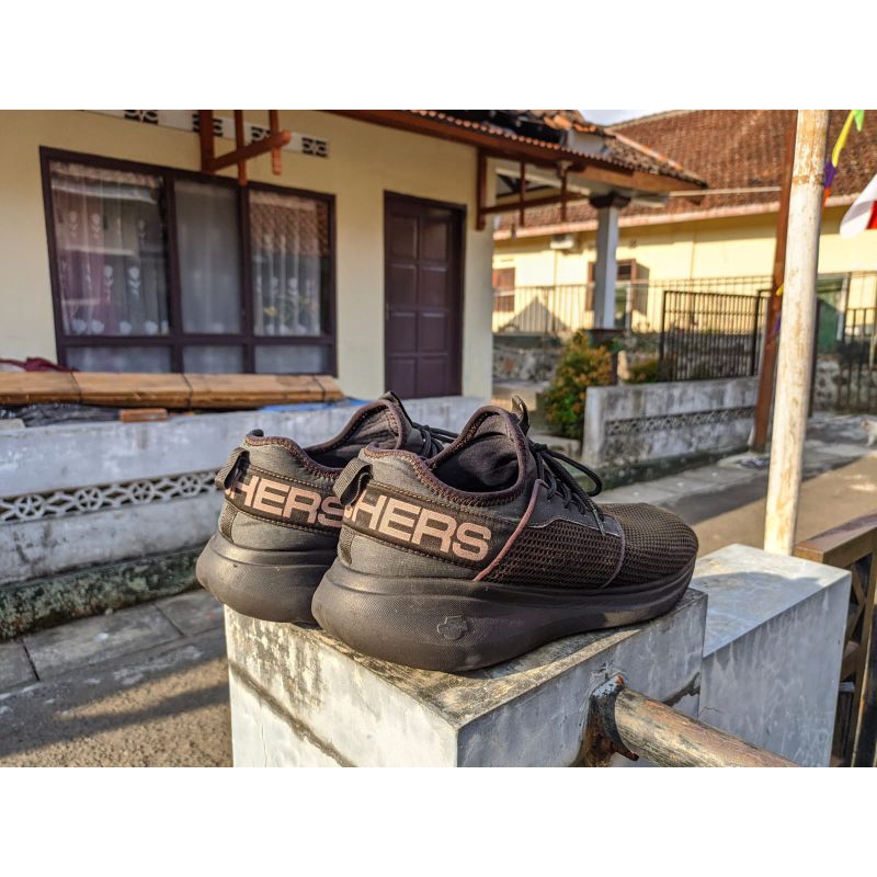 skechers go run fast valor